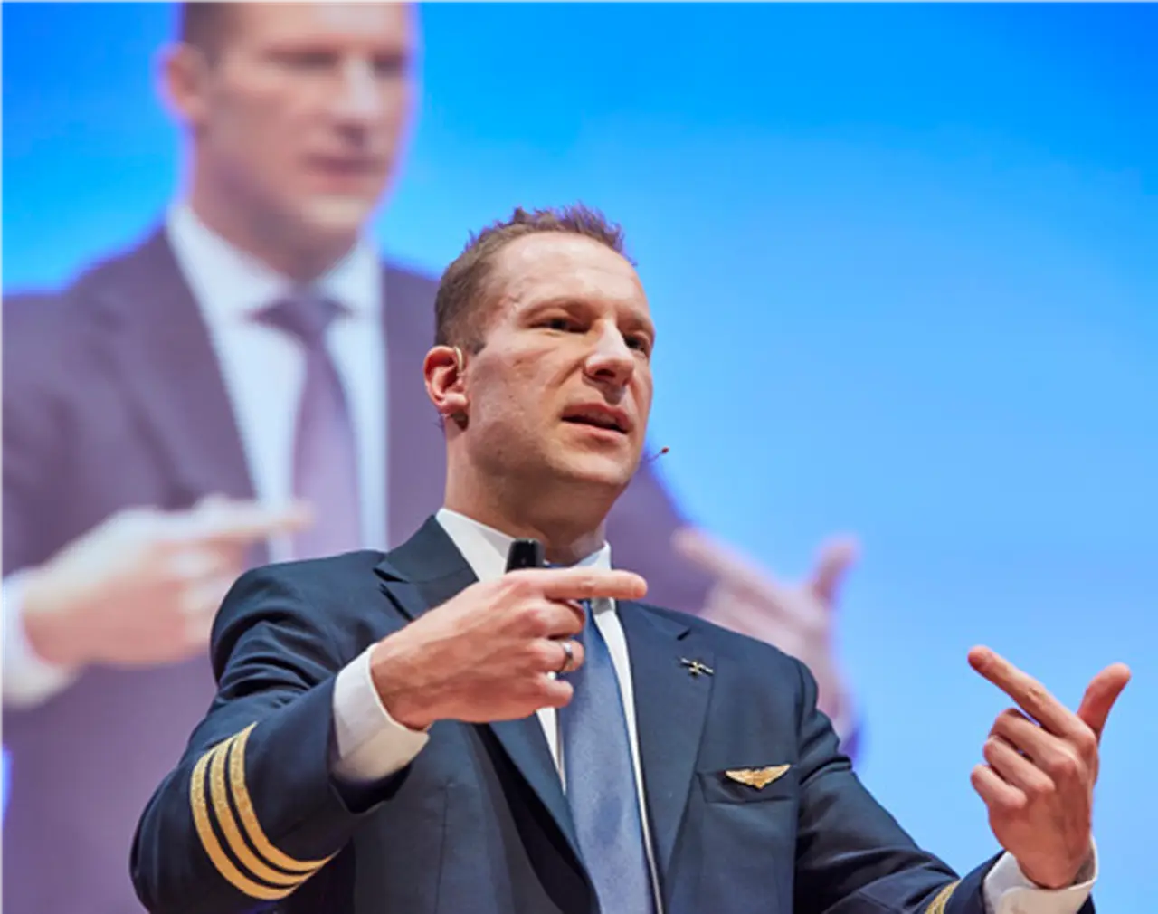 Pilot Philip Keil spricht über mutige Entscheidungen im DZR Xtrablatt.