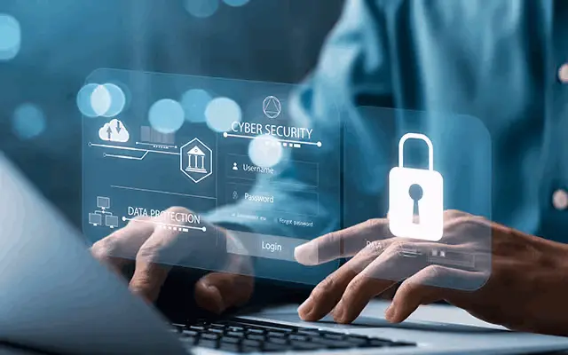 Hände bedienen ein digitales Interface mit Cybersecurity- und Datenschutzsymbolen.