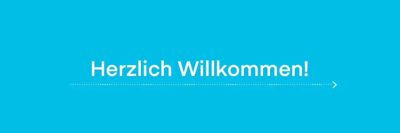 Weißer Schriftzug auf hellblauem Hintergrund "Herzlich Willkommen!"